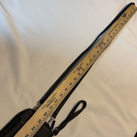 Black Crossbody/Wristlet. Great small bag to take shopping - Picture 8 of 8